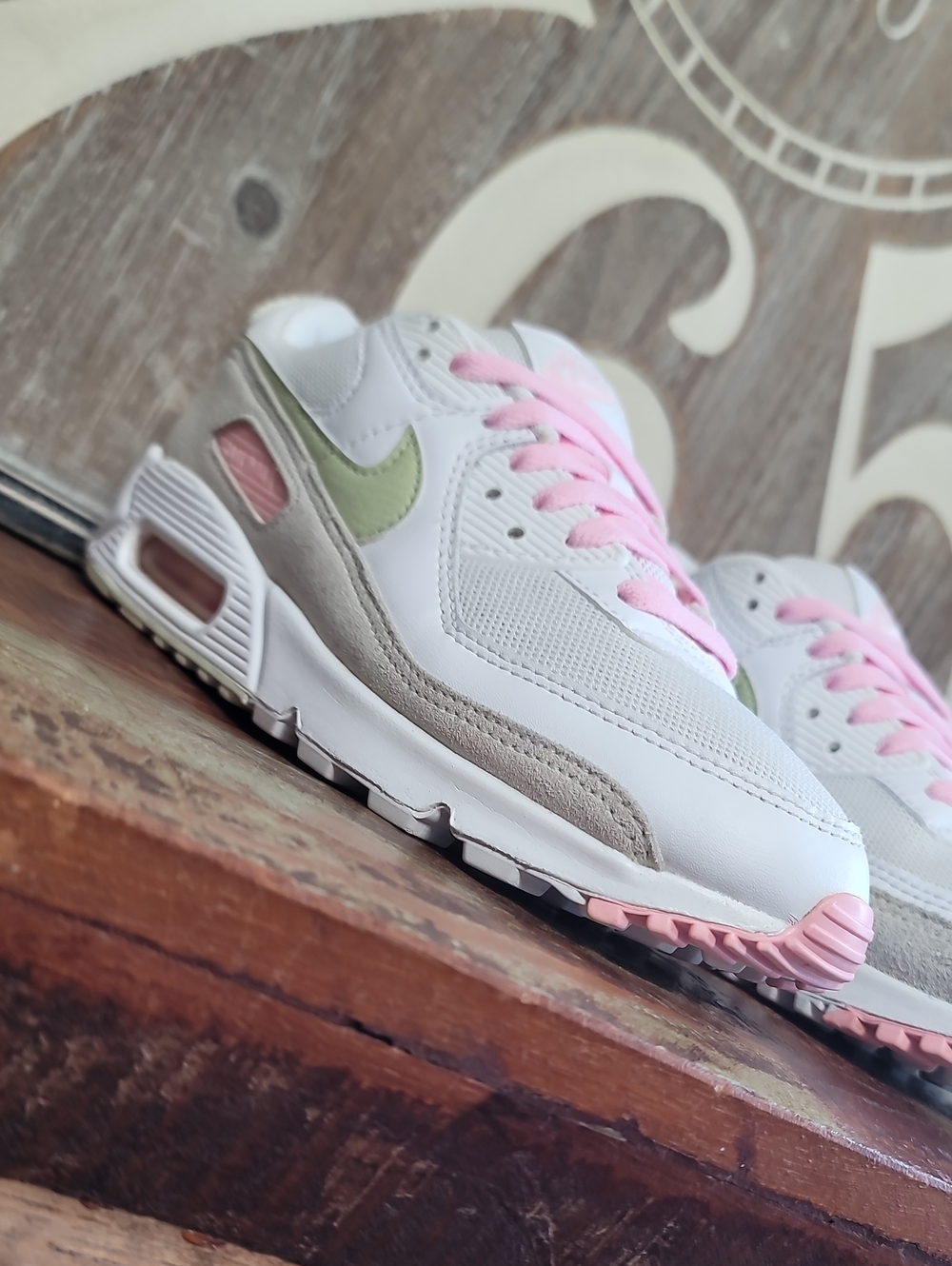 Nike Wmns Air Max 90 " White/Light Olive/Pink" Wmns 7, Good Cond. Fast Shipping - Picture 6 of 16